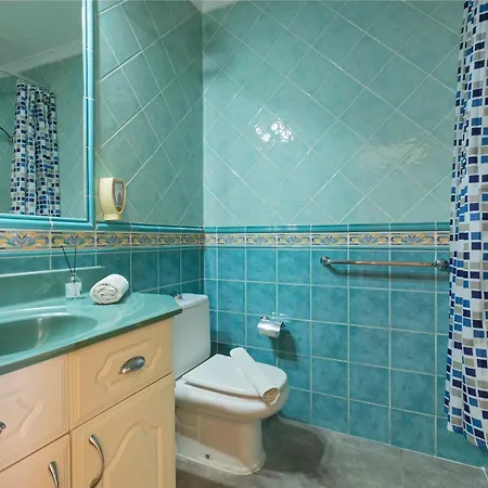 Paradise Court 1 Bedroom With Pool, Апартаменты Адехе